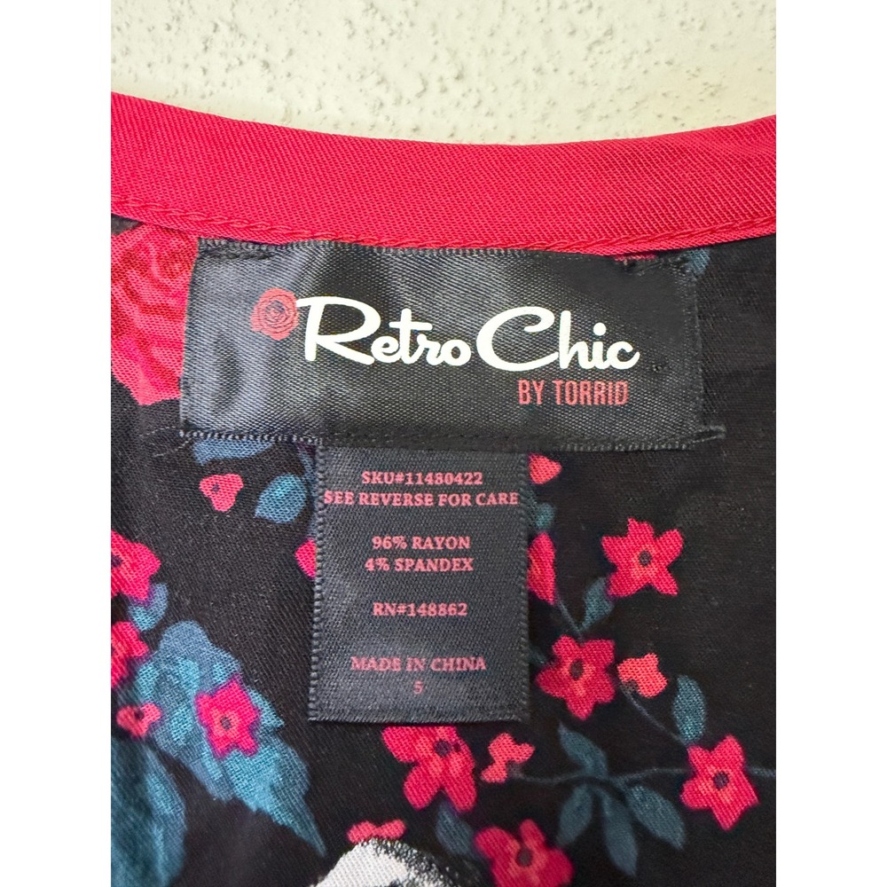 Retro Chic by Torrid Dress Plus Size 5 Black Red Rose Skull Rockabilly Goth - Picture 4 of 10